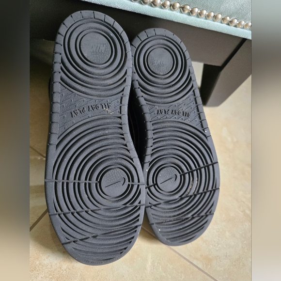 Nike Court Borough Mid 2 Triple Black, boys 6Y - Picture 5 of 7